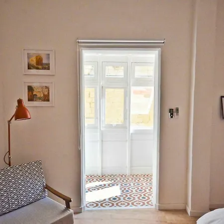 Eight Point Living 34b Биргу