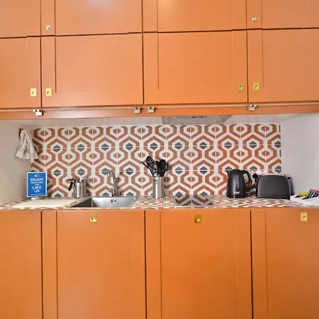 Eight Point Living 34b