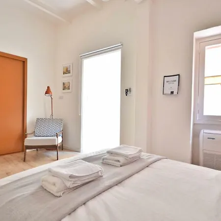 Eight Point Living 34b