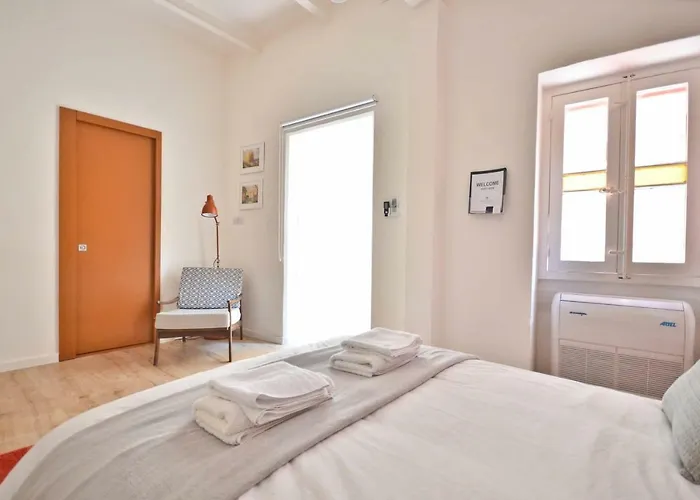 Eight Point Living 34b