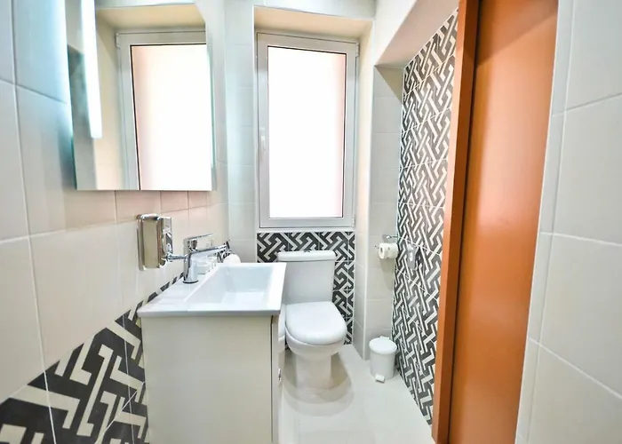 Eight Point Living 34b