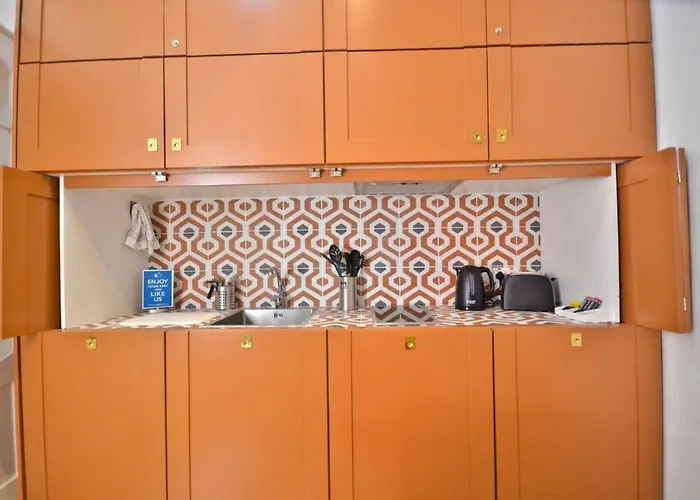 Eight Point Living 34b